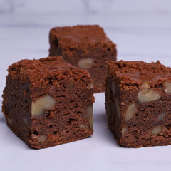 Small Brownie with Nuts - Coctail Sweets