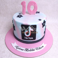 D.1.f TIK TOK - Children Birthday Cakes - WILTON PATISSERIE