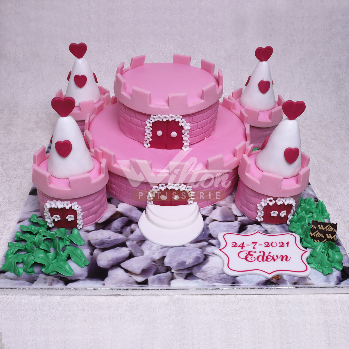 G.21.a CASTLE - Birthday Cakes